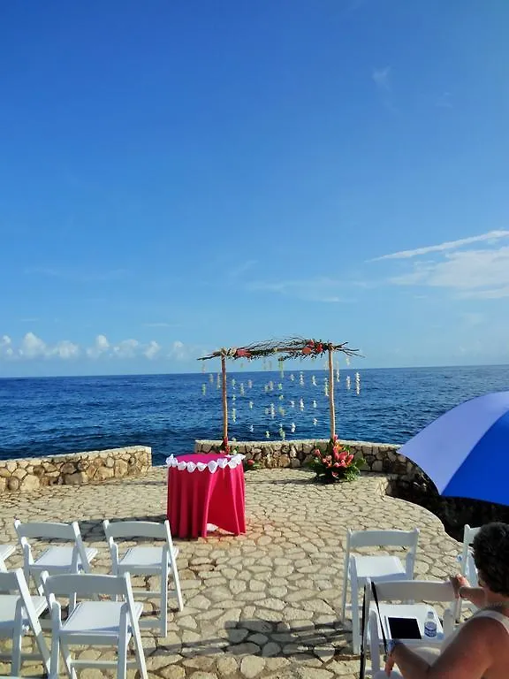 Idle Awhile Cliffs Hotel Negril 3*,  Jamaica
